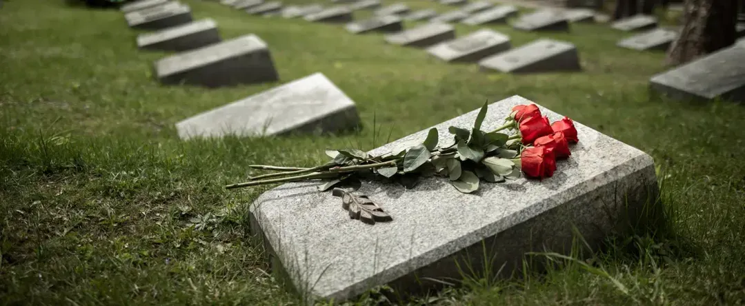 What Happens After the Service: Memorials, Keepsakes & Staying Connected